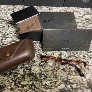 100% authentic and original Persol Rx PO8129V 24 frame. Club round style